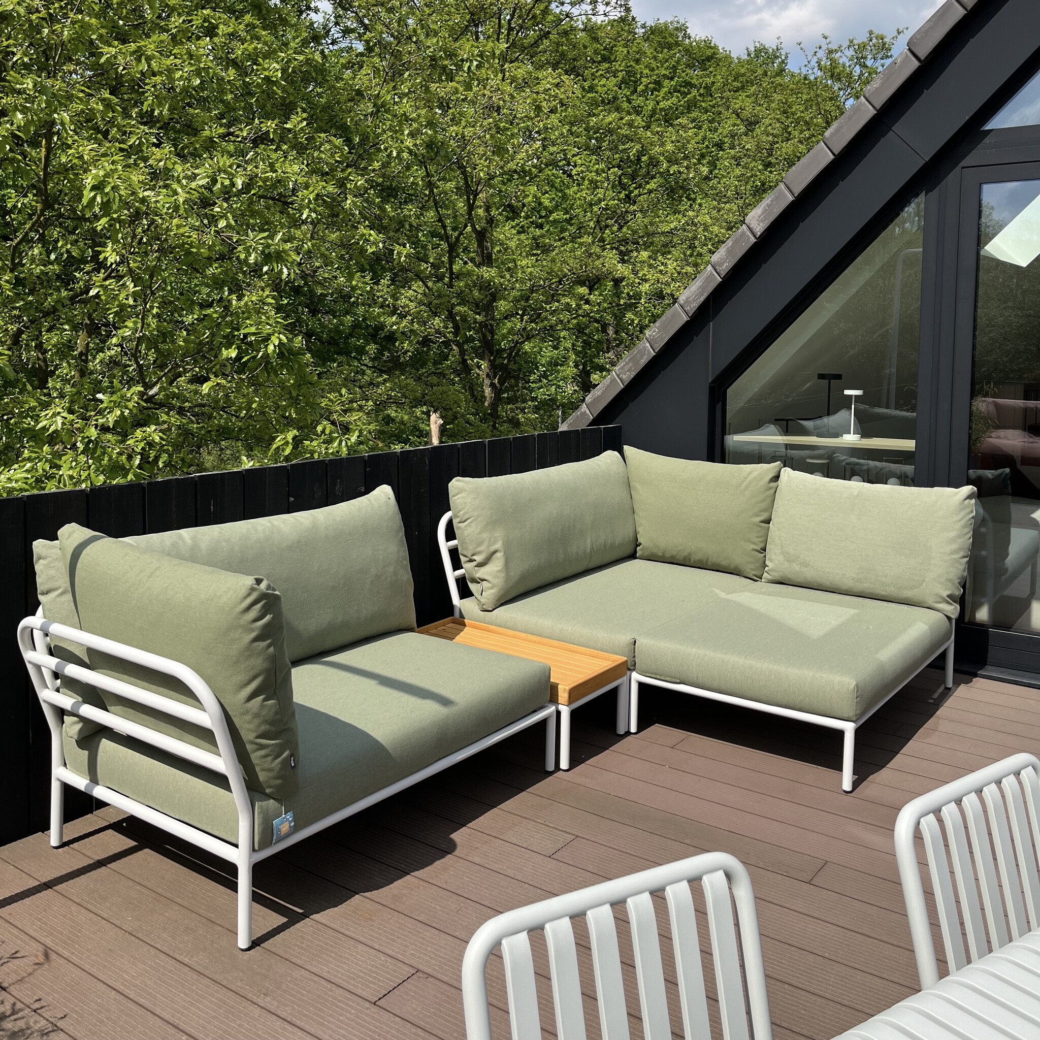 Houe Level 2 Loungeset - Sunbrella Leaf Heritage/Muted White Powder Coated Aluminium