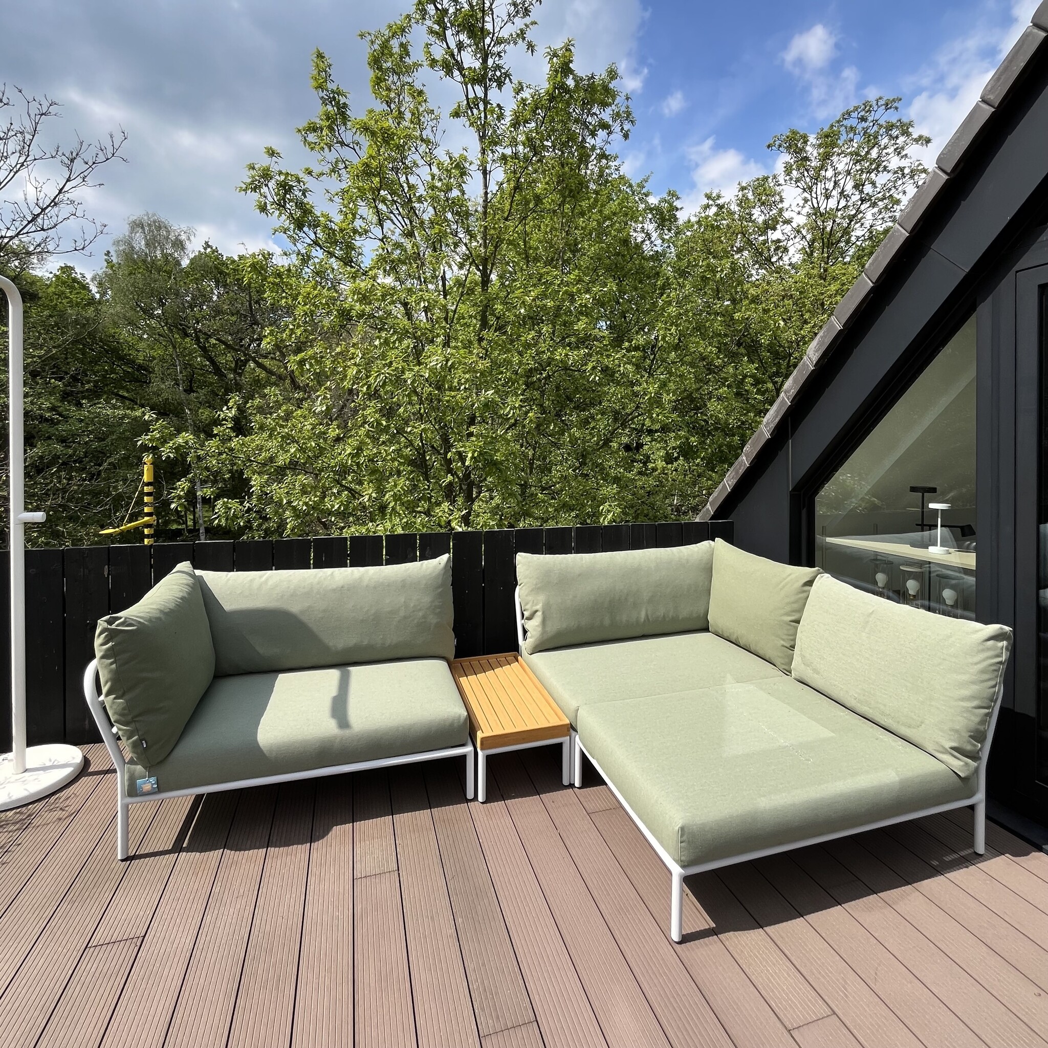 Houe Level 2 Loungeset - Sunbrella Leaf Heritage/Muted White Powder Coated Aluminium