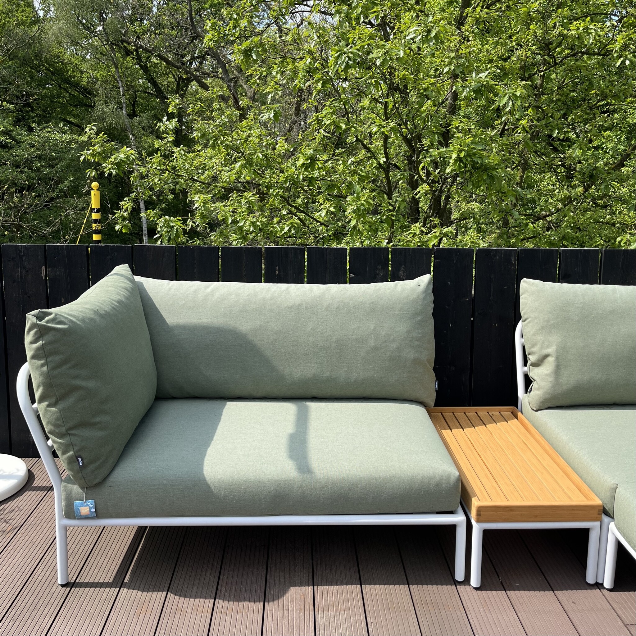 Houe Level 2 Loungeset - Sunbrella Leaf Heritage/Muted White Powder Coated Aluminium