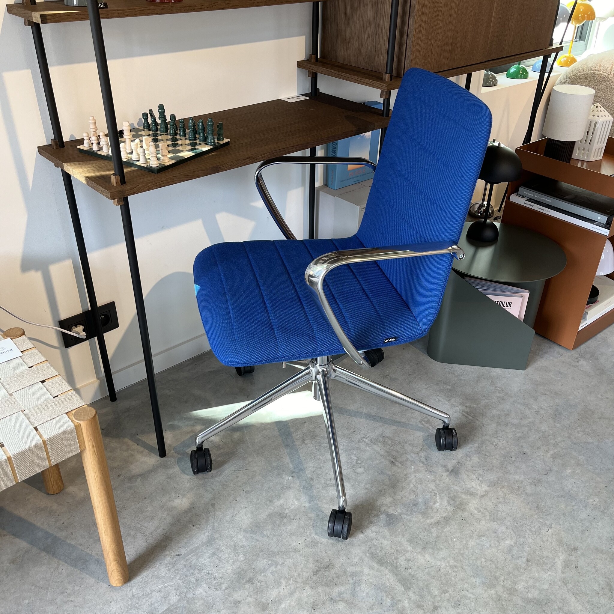 EFG Favor 22 low back, armrests 5-star swivel base Castors f. hard floors Steelcut Trio 3 746 Polished Aluminum