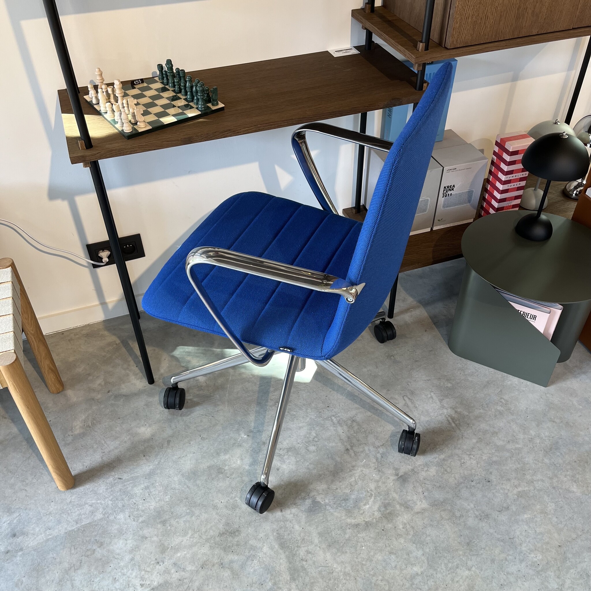 EFG Favor 22 low back, armrests 5-star swivel base Castors f. hard floors Steelcut Trio 3 746 Polished Aluminum