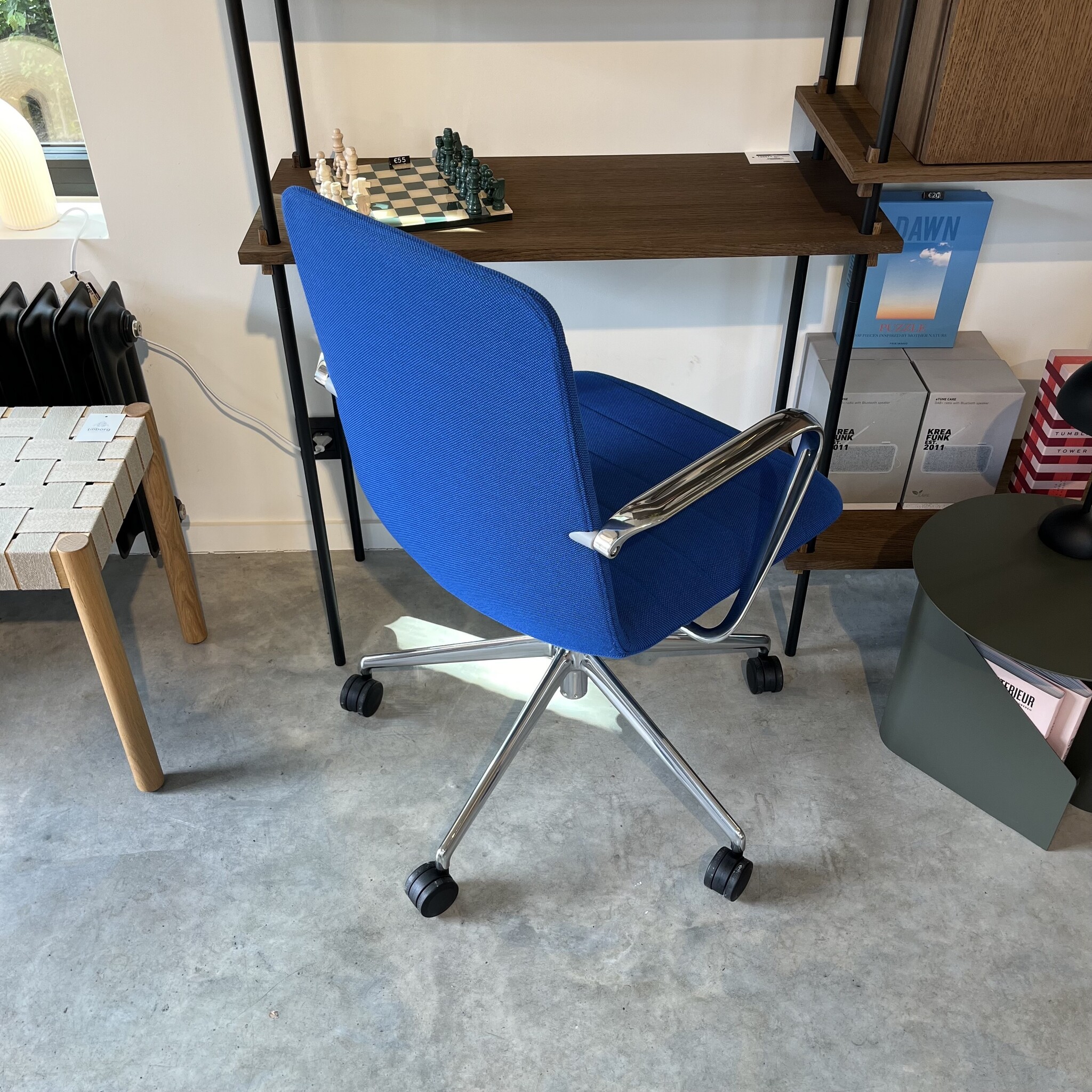 EFG Favor 22 low back, armrests 5-star swivel base Castors f. hard floors Steelcut Trio 3 746 Polished Aluminum