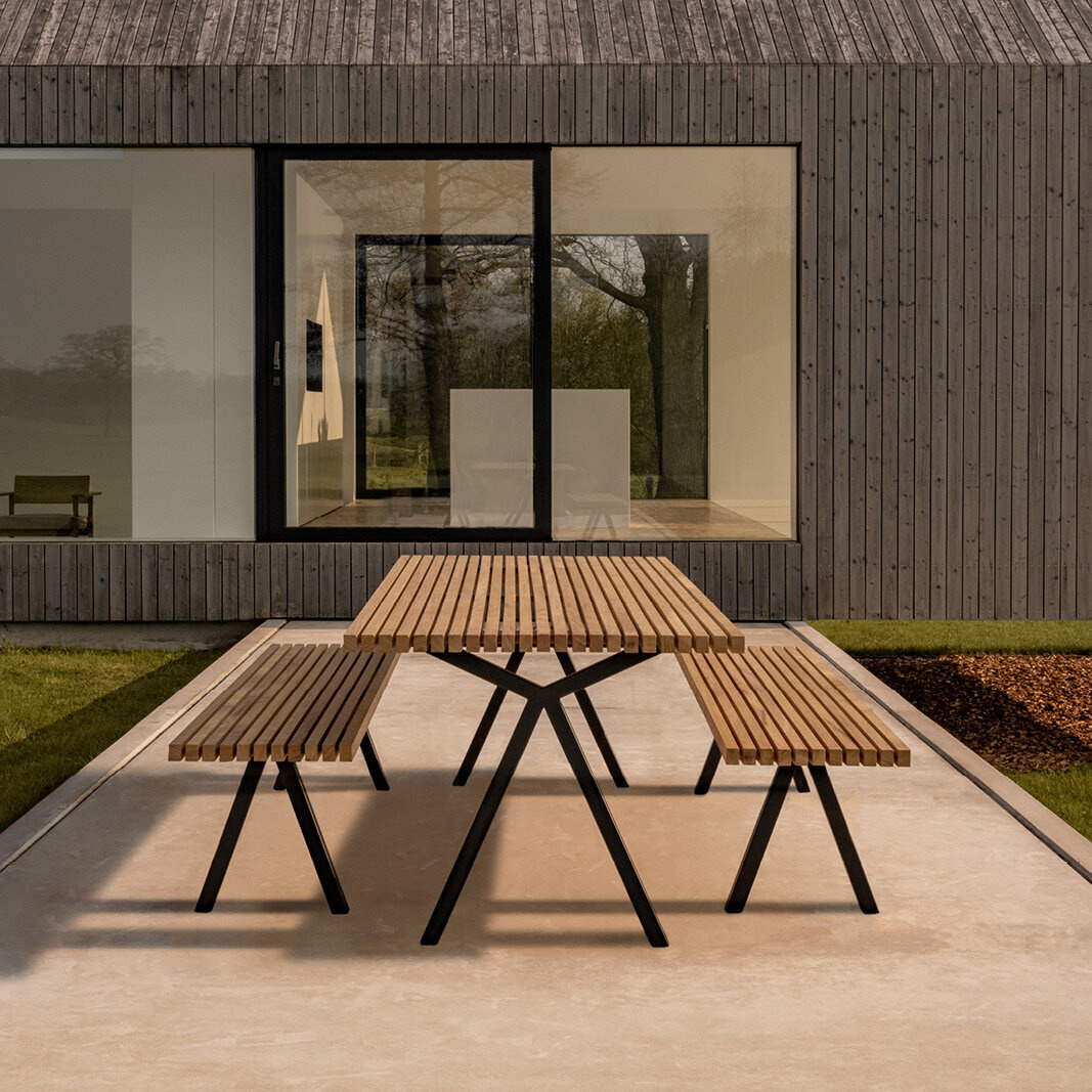 STUDIO HENK Slim-X Outdoor Tafel 220 cm - FSC gecertificeerd Iroko hout, wit stalen frame