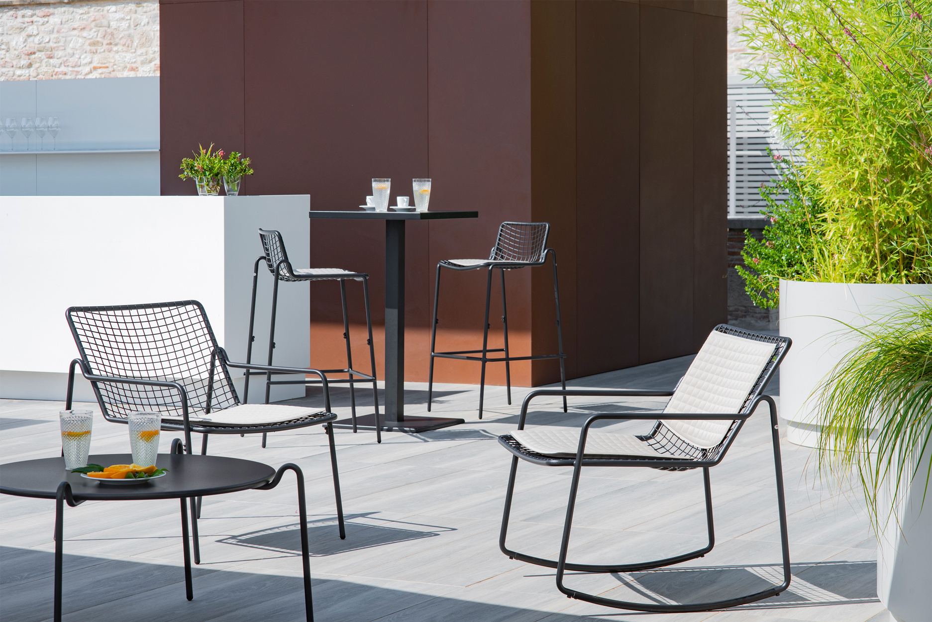 EMU Rio R50 Swing Lounge Chair Black