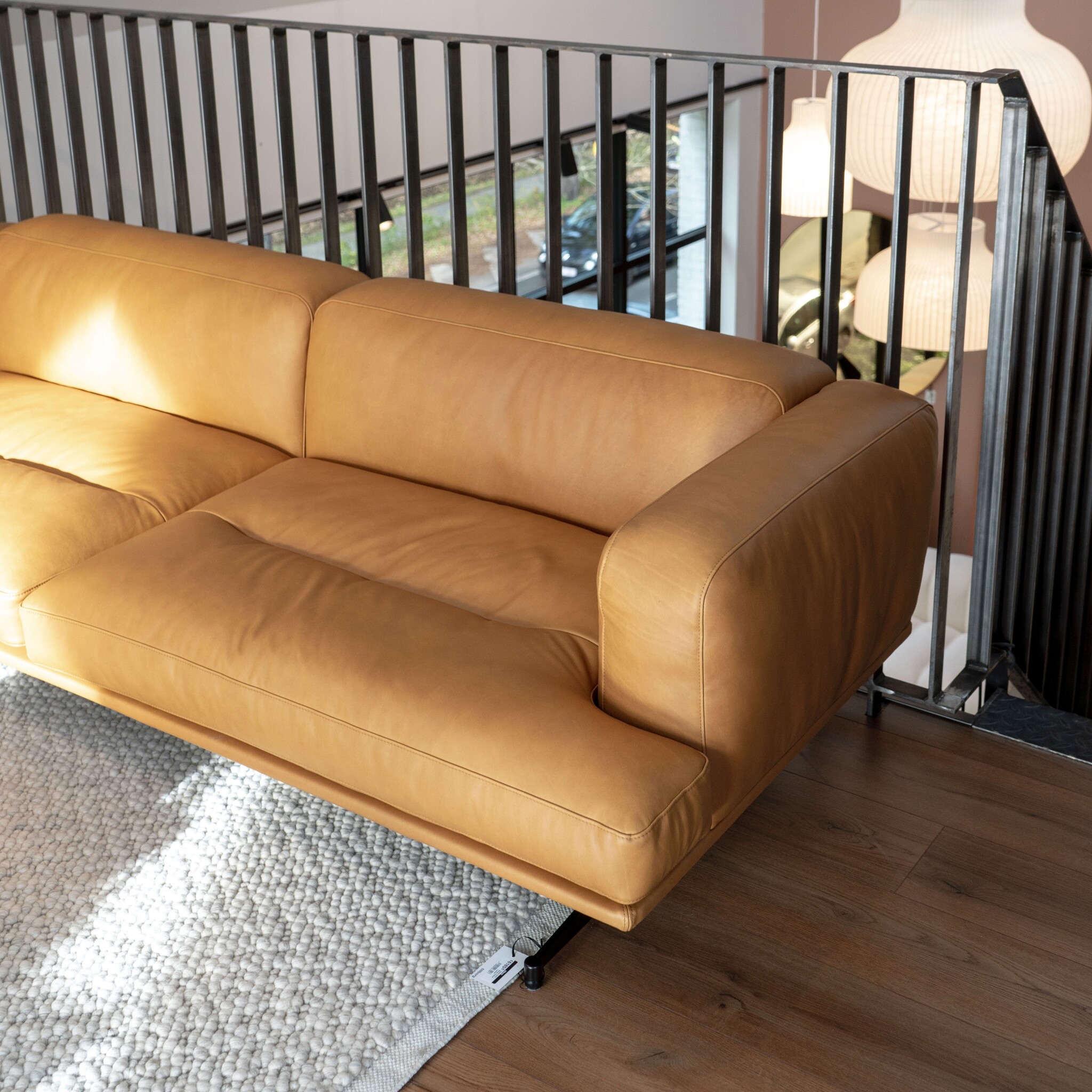 &Tradition Inland AV23 - Noble Cognac Leather/Warm Black