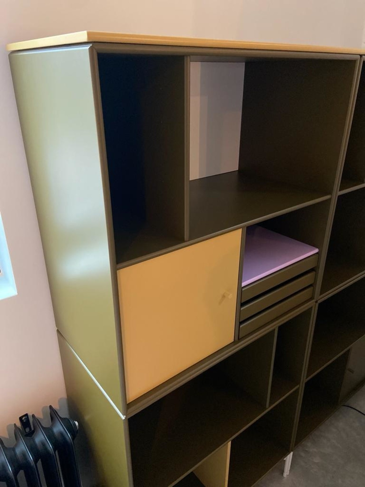 MONTANA Montana Read Low - Oregano, Snow, Cumin, Iris - SHOWROOM MODEL