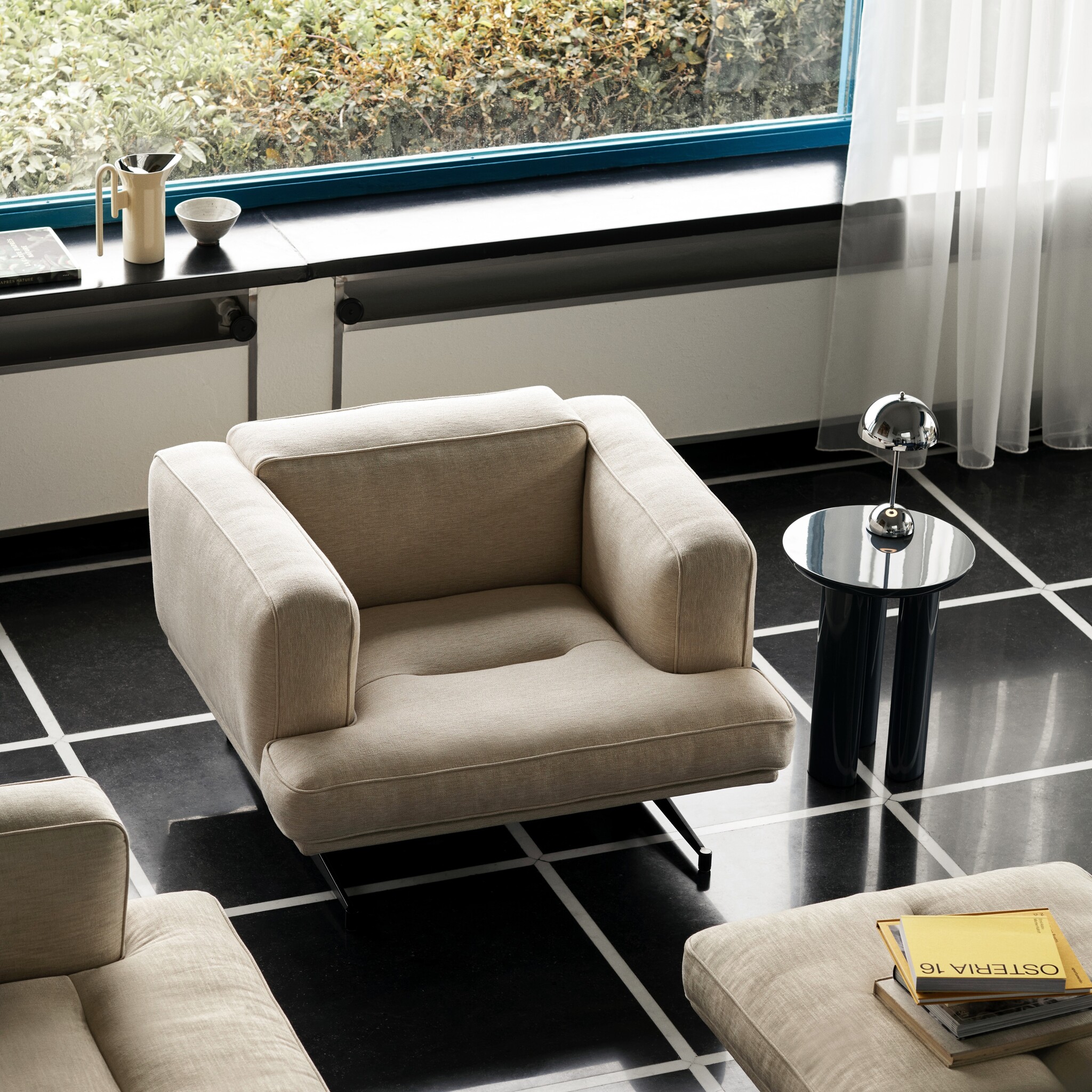 &Tradition Inland AV21 - Noble Black Leather/Polished aluminium