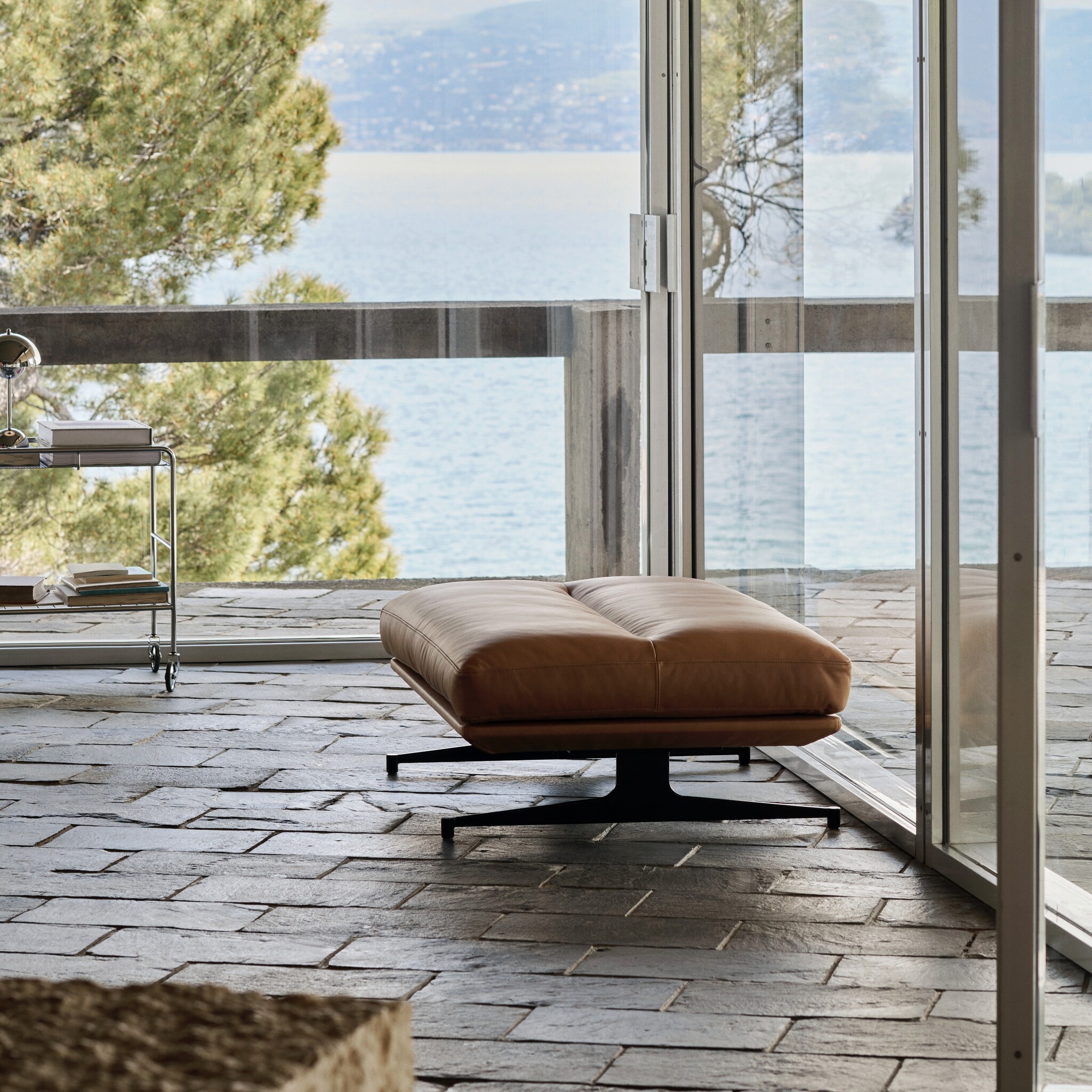 &Tradition Inland AV21 - Noble Black Leather/Polished aluminium