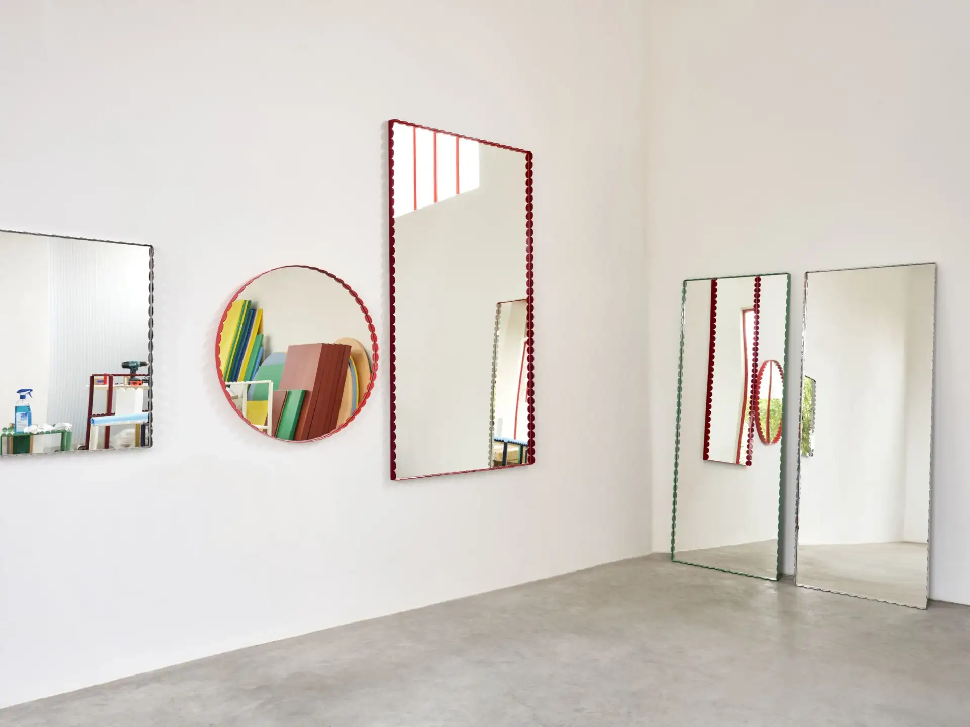 HAY Arcs Mirror Round - Red