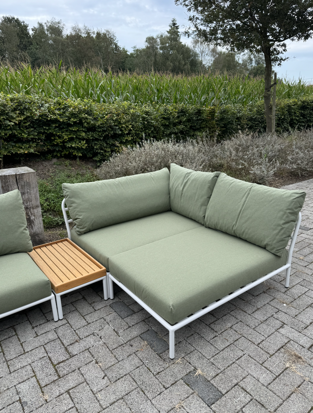 Houe Level 2 Loungeset - Leaf /Muted White Powder Coated Aluminium - SHOWROOM MODEL