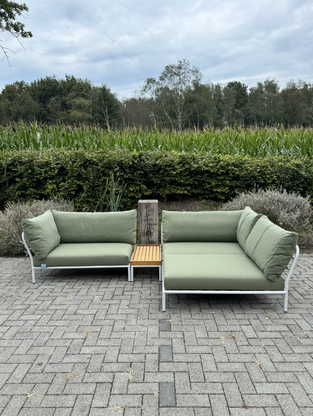 Houe Level 2 Loungeset - Leaf /Muted White Powder Coated Aluminium - SHOWROOM MODEL