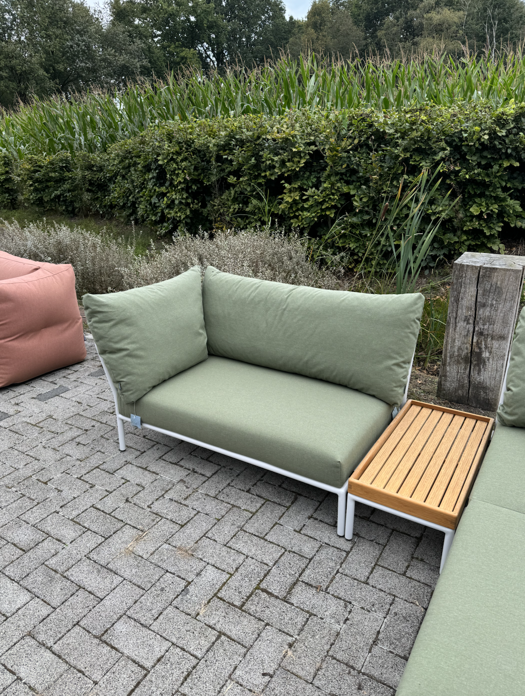 Houe Level 2 Loungeset - Leaf /Muted White Powder Coated Aluminium - SHOWROOM MODEL