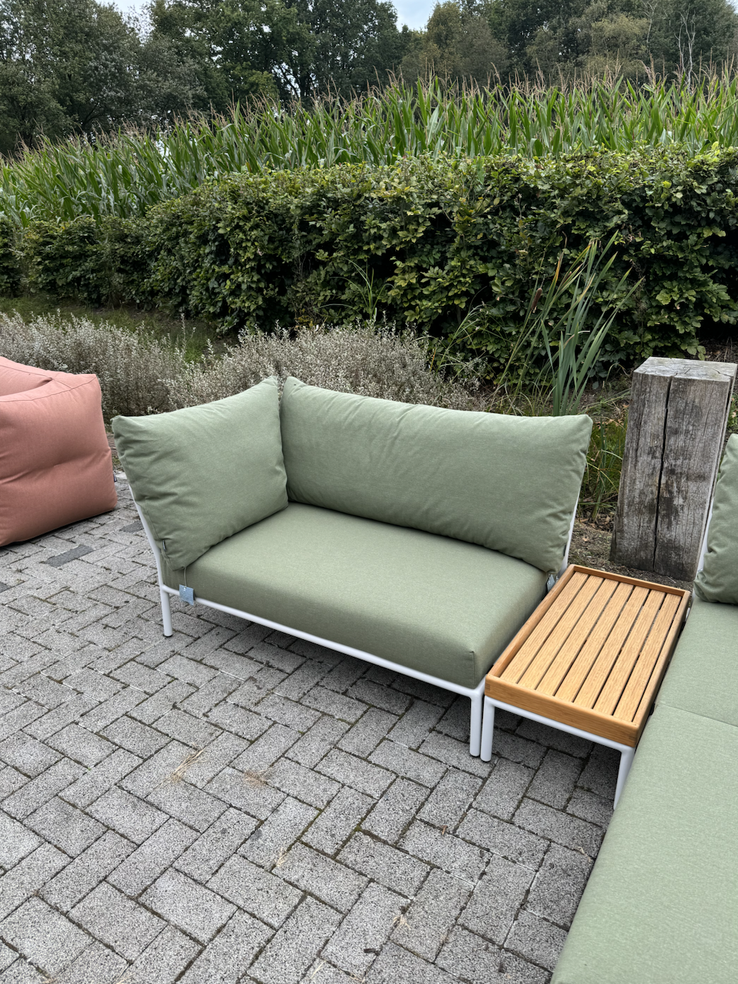 Houe Level 2 Loungeset - Sunbrella Leaf Heritage/Muted White Powder Coated Aluminium