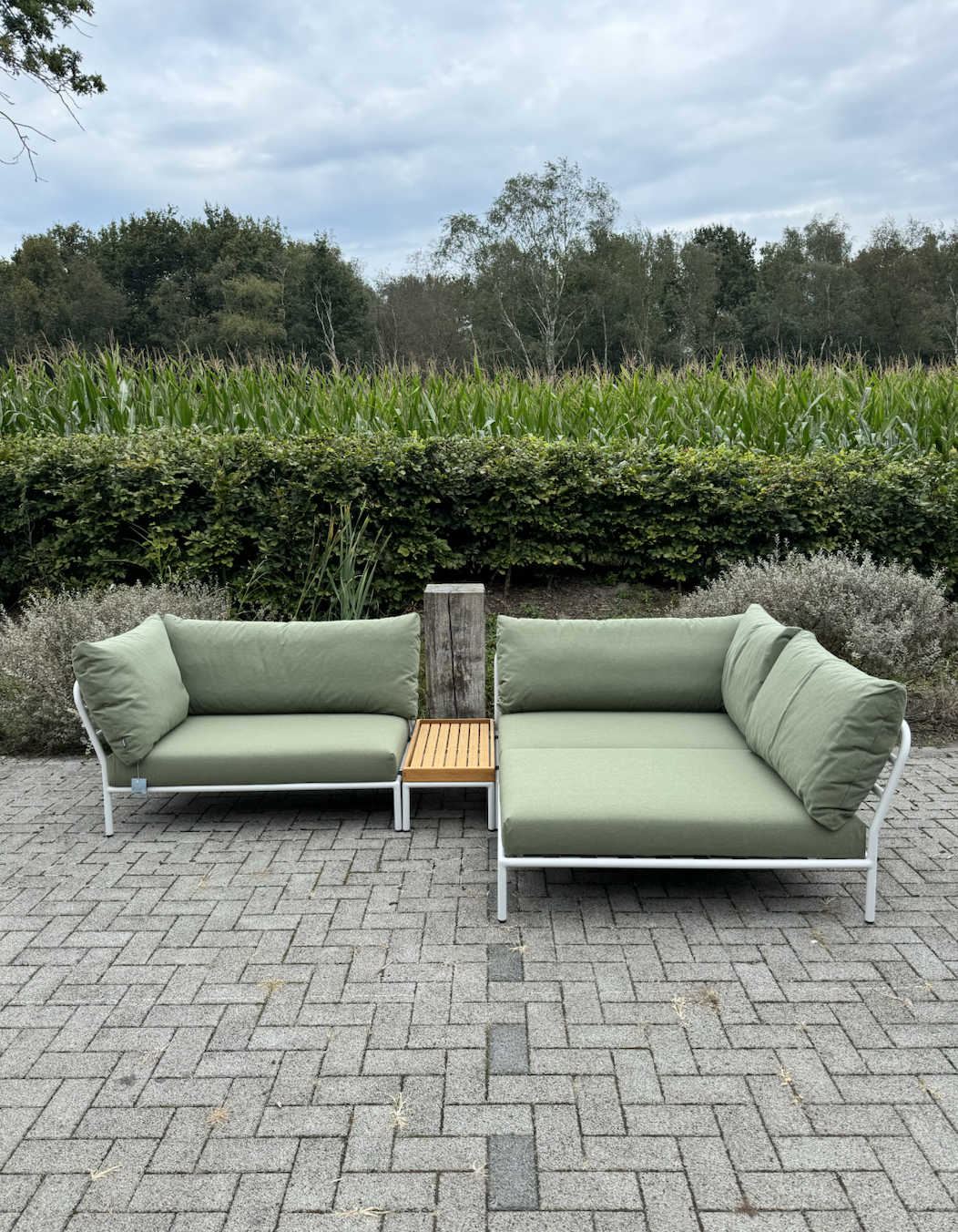 Houe Level 2 Loungeset - Sunbrella Leaf Heritage/Muted White Powder Coated Aluminium