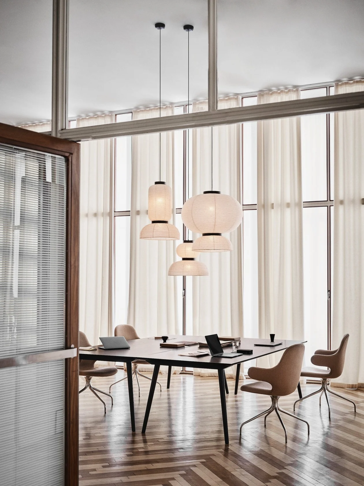 &Tradition Formakami Pendant JH4 - Ivory White - SHOWROOM MODEL