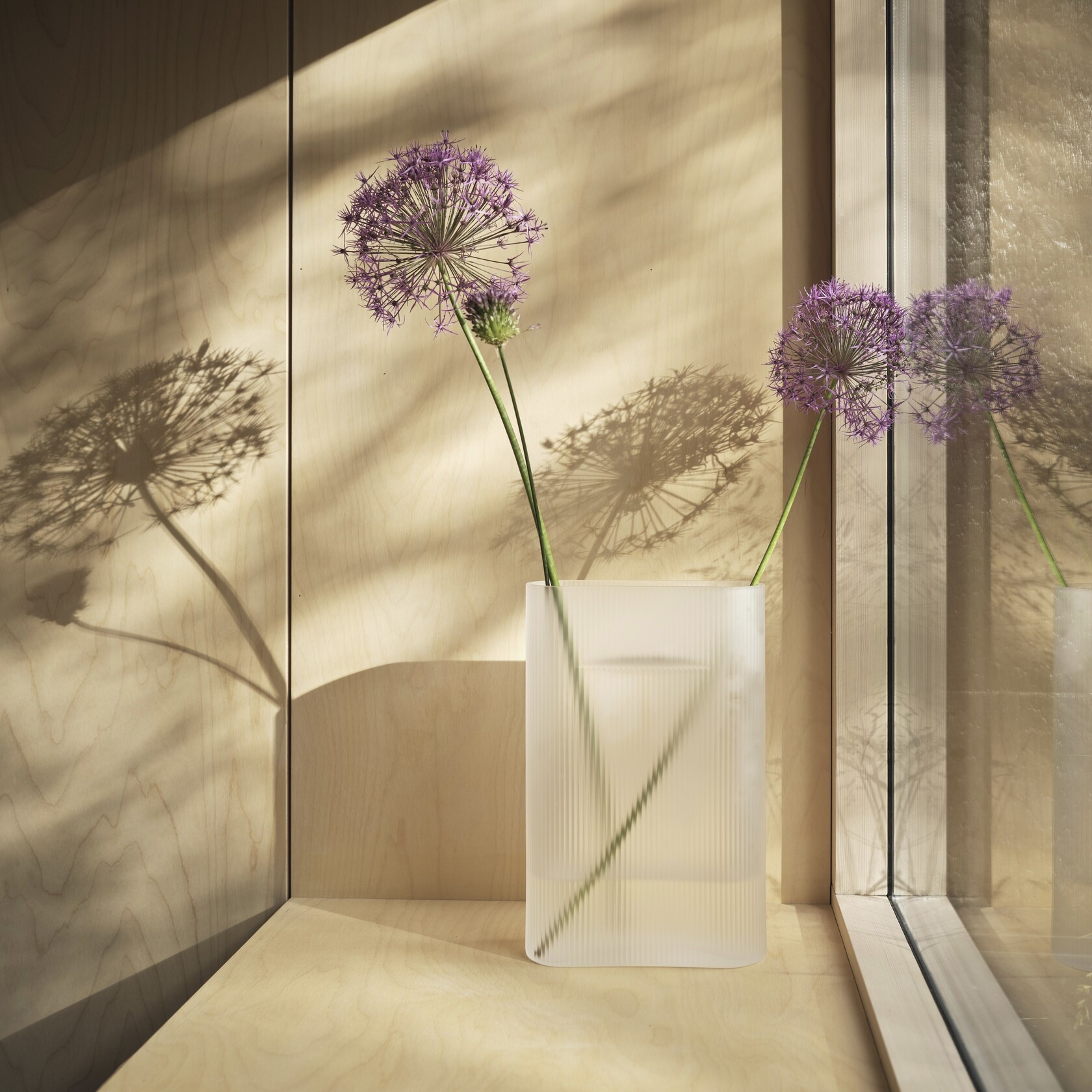 Muuto Ridge Vase - H35 Frosted