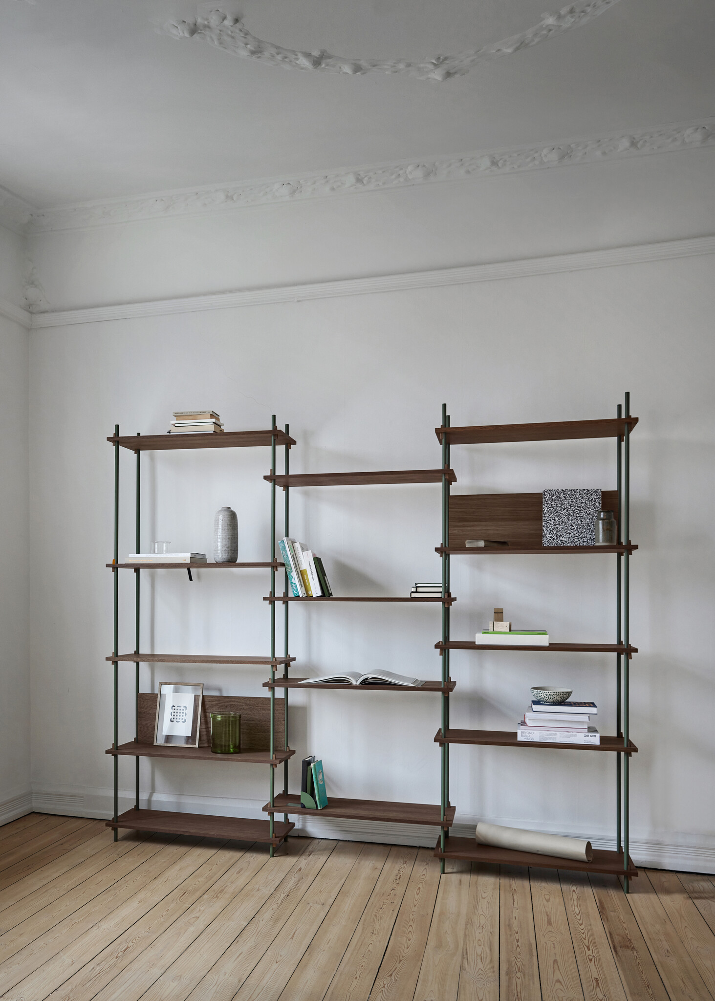 Moebe Shelving System – s.255.3.E Smoked Oak