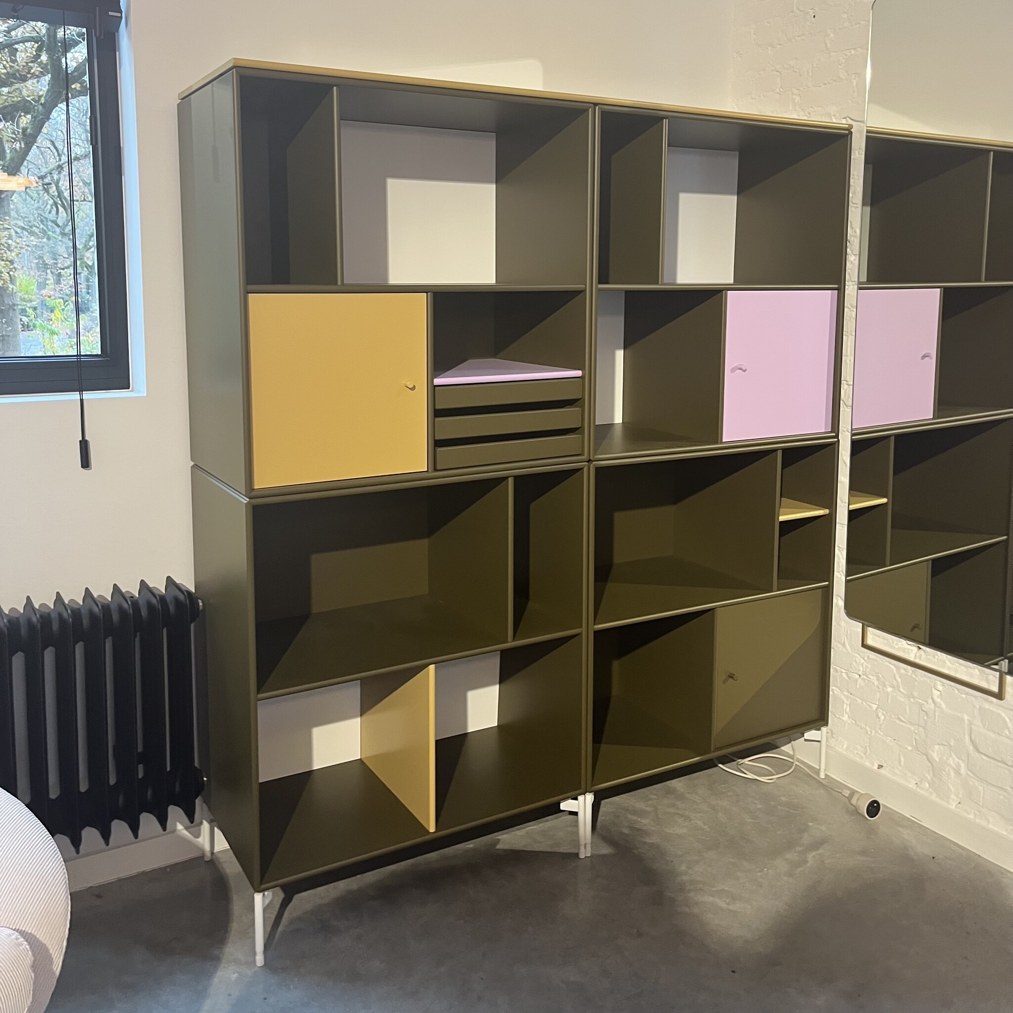 MONTANA Montana Read Low - Oregano, Snow, Cumin, Iris - SHOWROOM MODEL