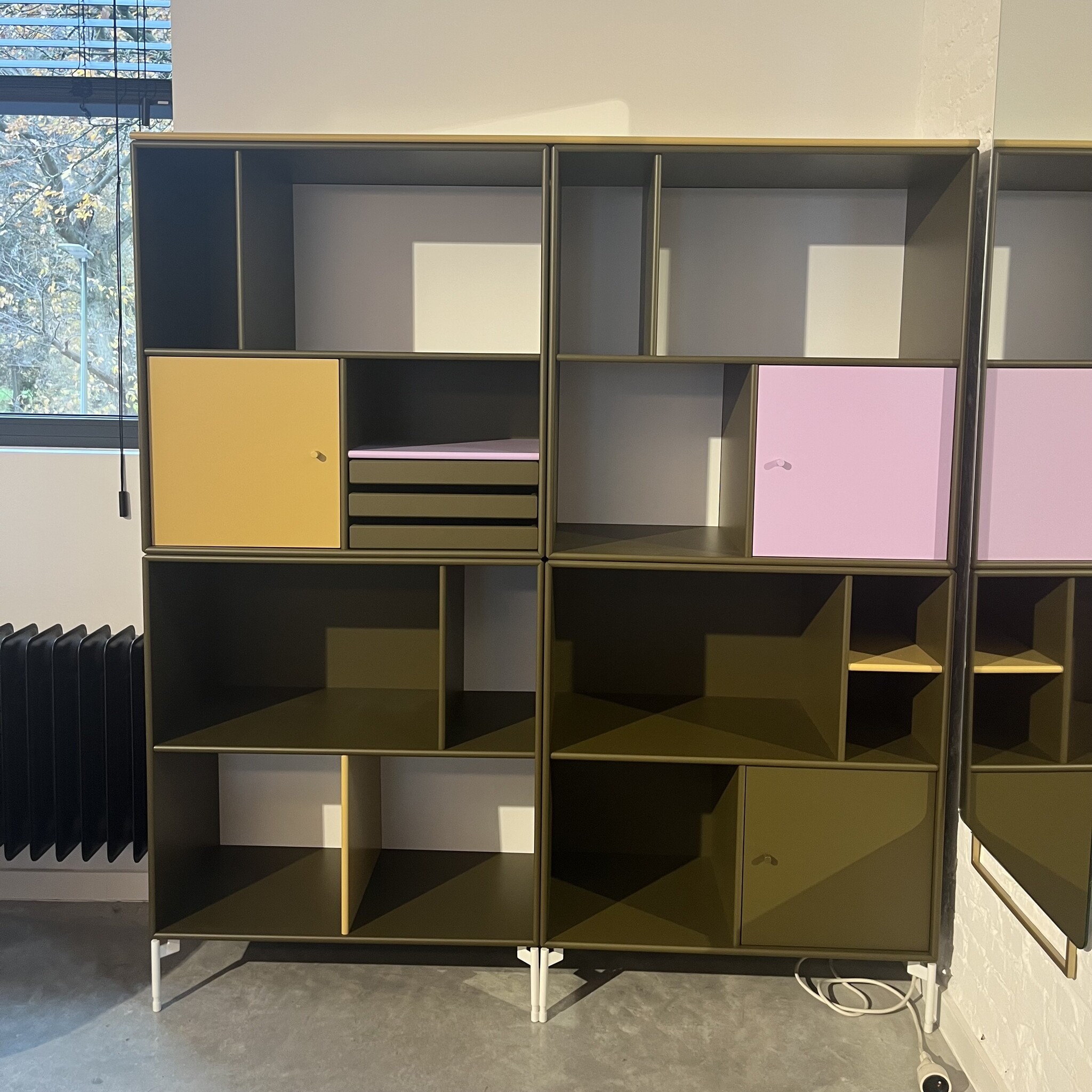 MONTANA Montana Read Low - Oregano, Snow, Cumin, Iris - SHOWROOM MODEL