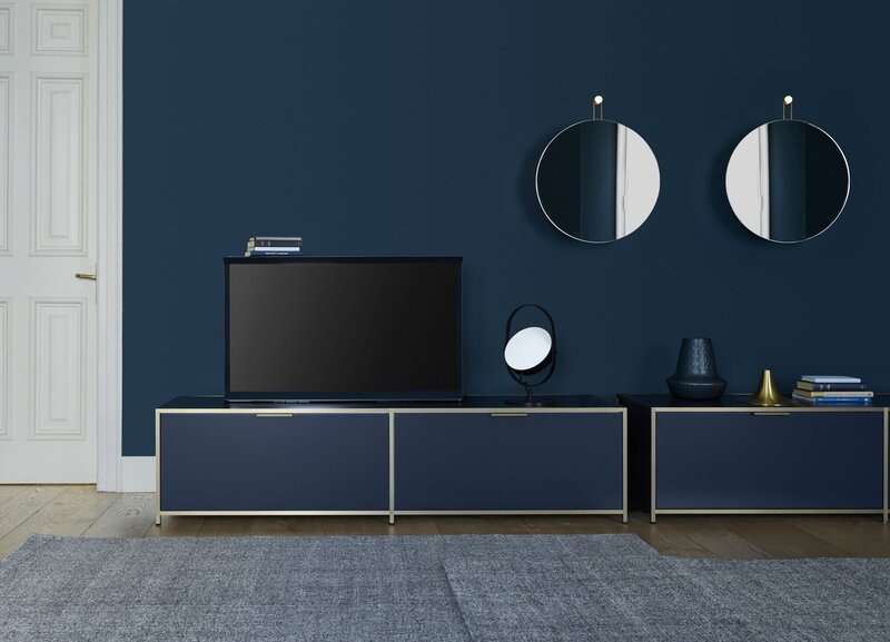 Ligne Roset Dita Tv cabinet 1 drawer + 1 flap door - donker notenhout/brushed bronze