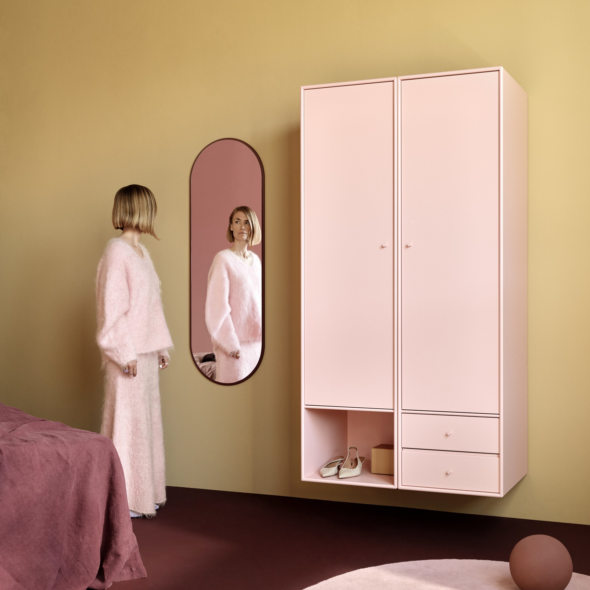 MONTANA FIGURE Colour Frame Mirror