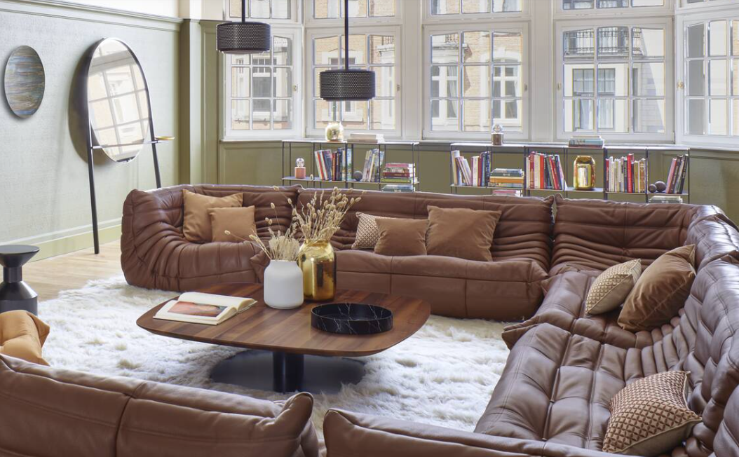 Ligne Roset Togo 2-zitsbank met armleuning - Alcantara QUICK SHIP