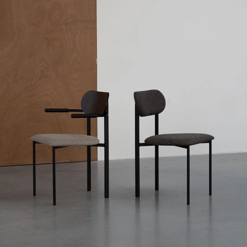 STUDIO HENK Oblique Chair zonder armleuning - zwart - brema sand03