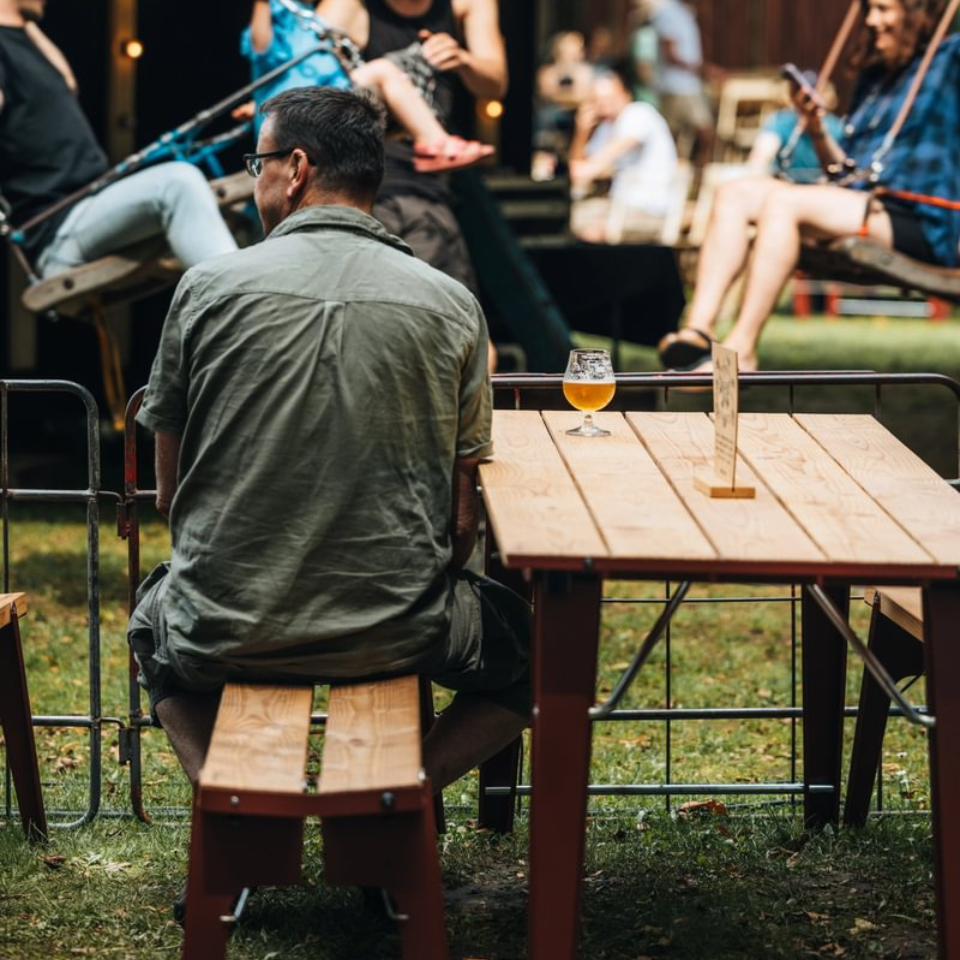 Weltevree Salut Beertable Oxide Red