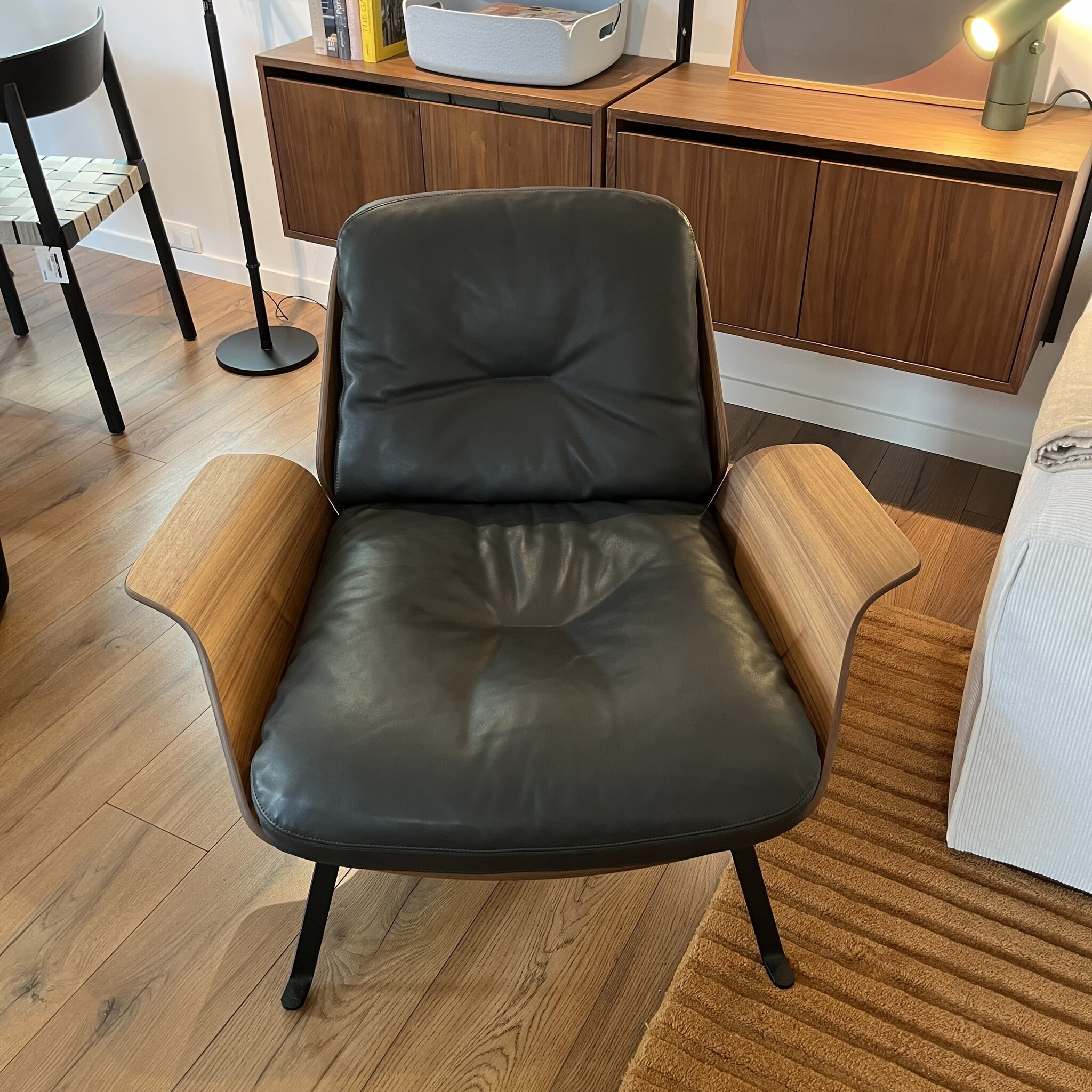 Prostoria Rei Easy Chair with armrests - Divina 80/Walnut Lacquer