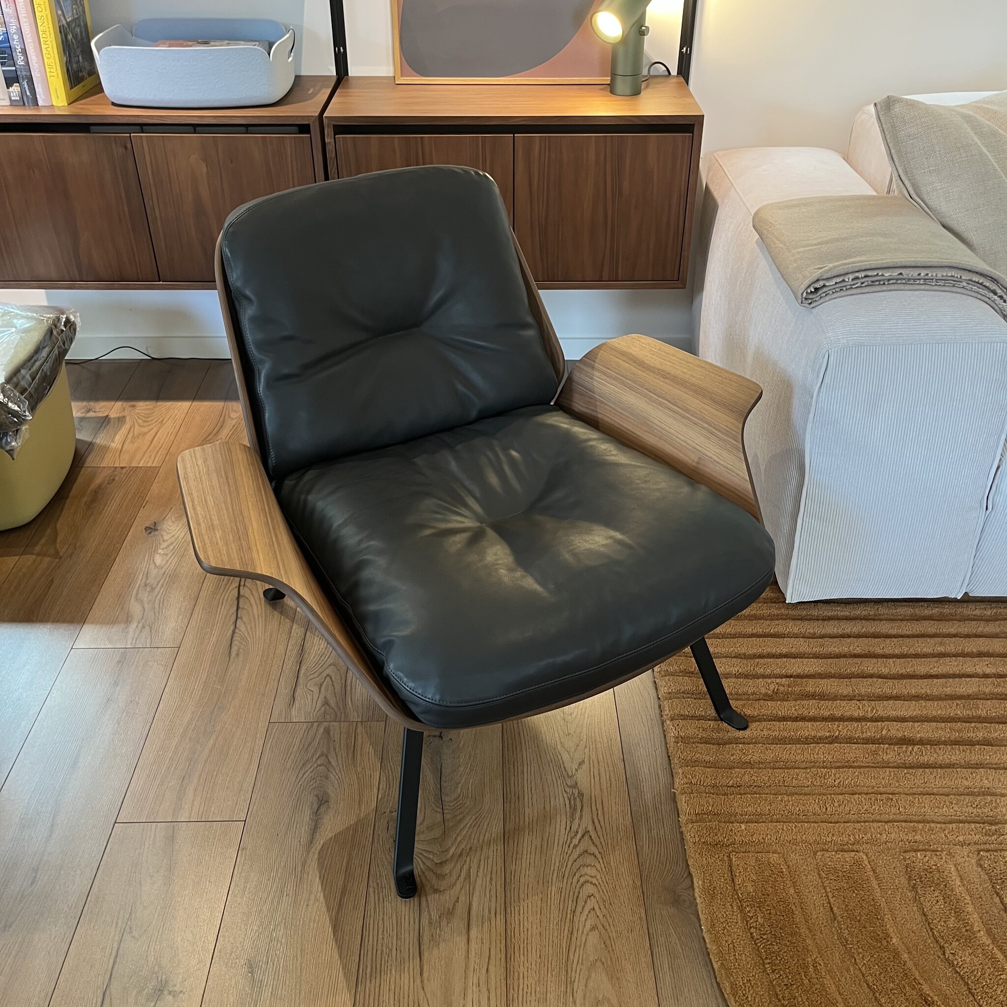 Prostoria Rei Easy Chair with armrests - Divina 80/Walnut Lacquer