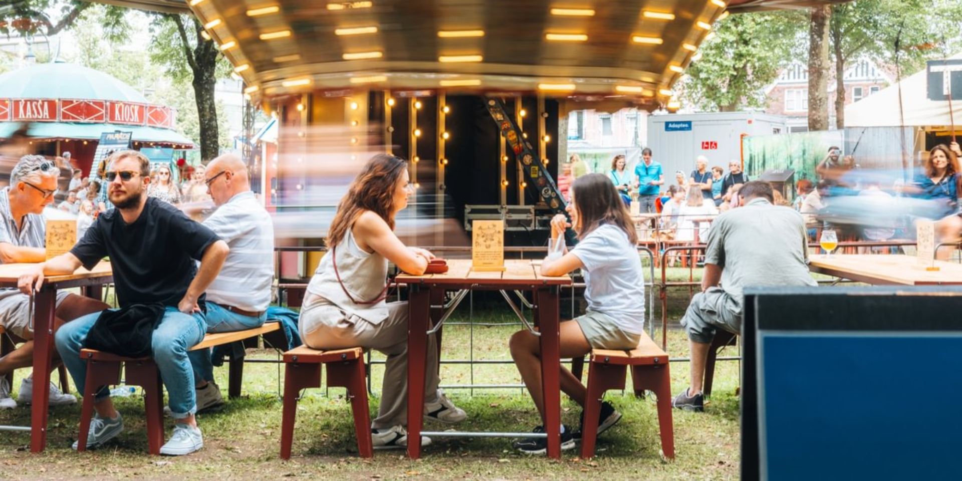 Weltevree Salut Set - Salut Beertable, Beerbench and 3 Flip-up chairs