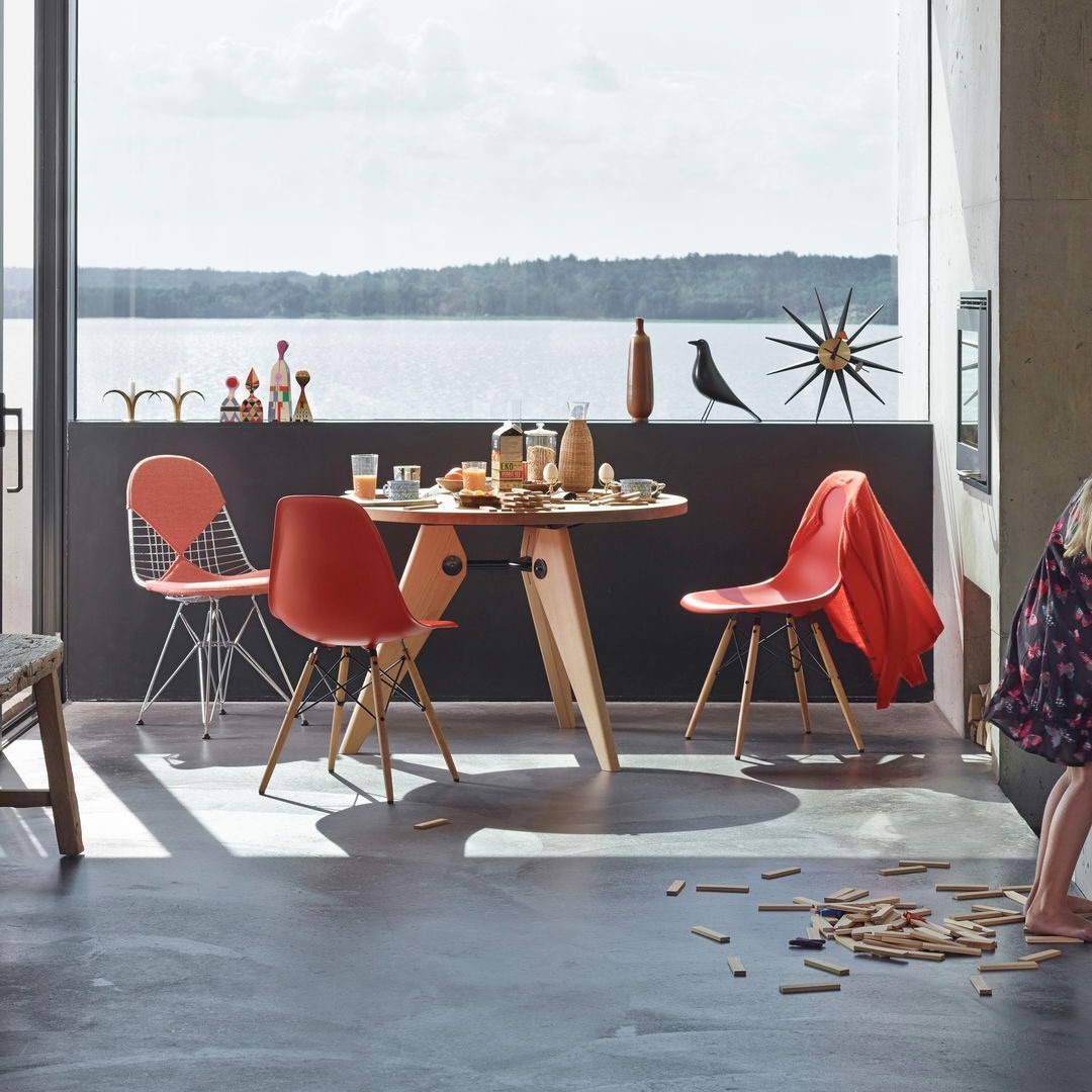 Vitra Eames Plastic Side Chair