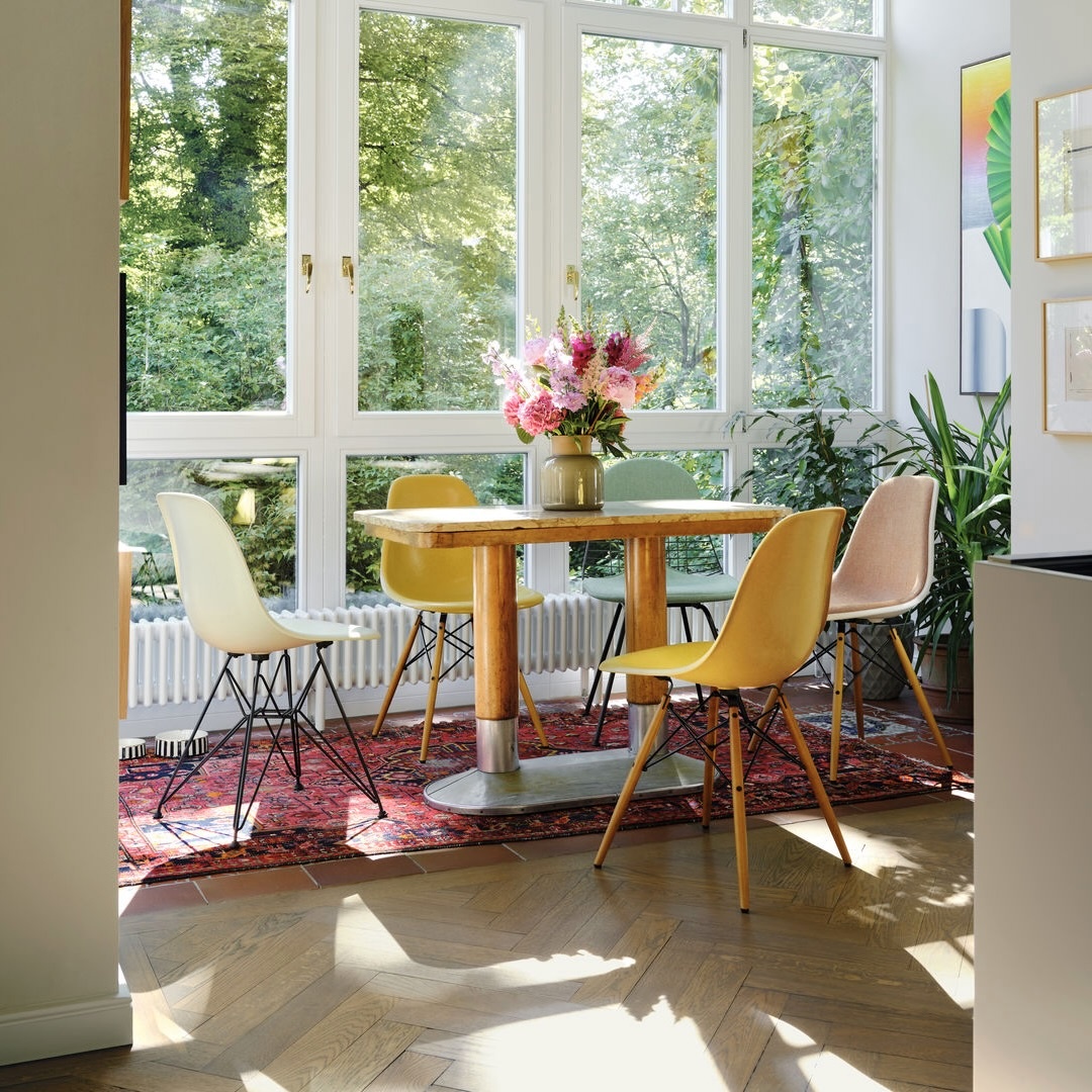 Vitra Eames Plastic Side Chair