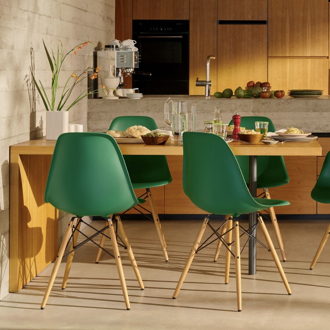 Vitra Eames Plastic Side Chair