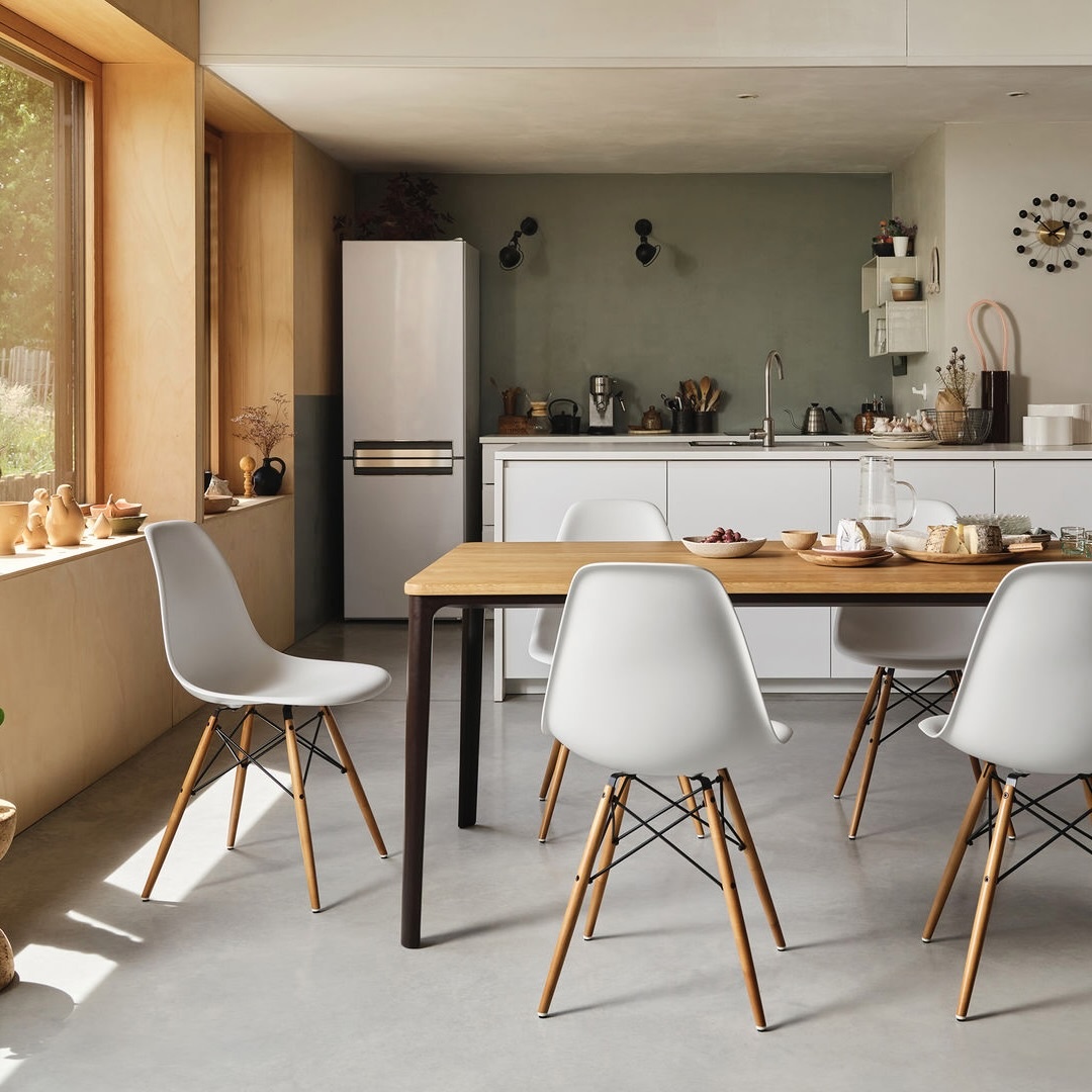 Vitra Eames Plastic Side Chair