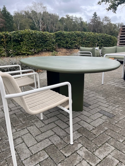 TOOON by Toon De Somer Ton Sur Tooon TST Table outdoor small cement 177x132cm Olive 6003 - SHOWROOMMODEL