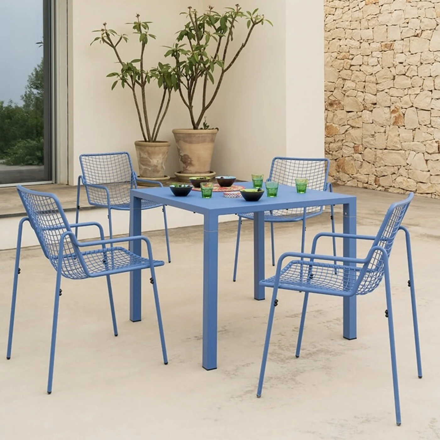 EMU Rio R50 Armchair Black Set of 4 - SHOWROOMMODEL