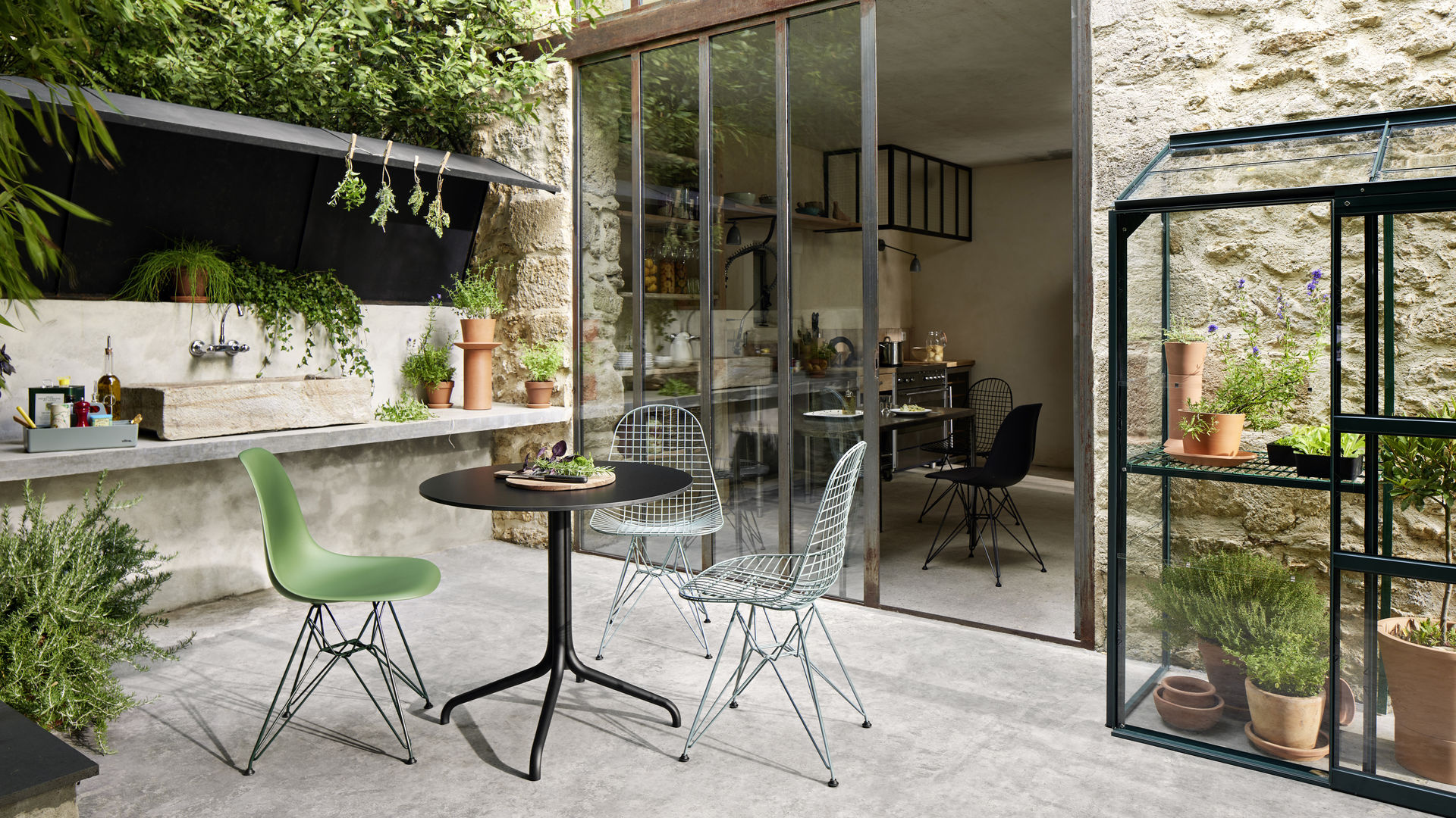 Vitra WIR Wire Chair Bikini Outdoor - Apollo Mint/Cream