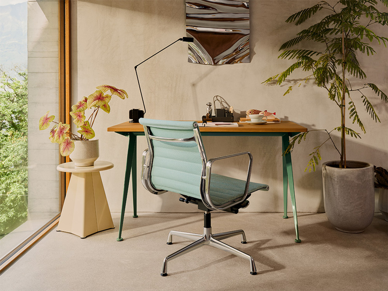 Vitra Aluminium Chair EA 117