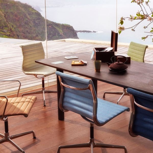 Vitra Aluminium Chair EA 117