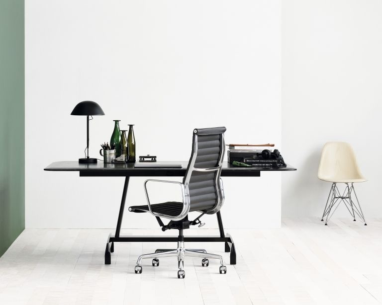Vitra EA 119 Chair - Premium Leder 61 Umbra Grey/Zwart Frame