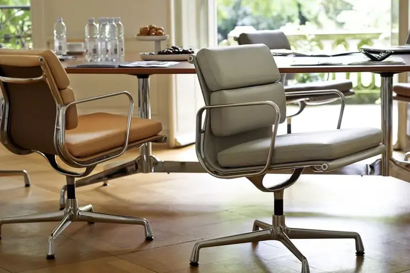 Vitra EA 217 Chair - Cosy 2 Pebble Grey/Verschroomd Frame
