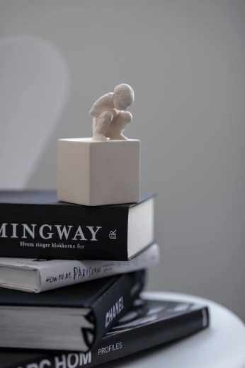 Kähler Character The Curious One H12,5 unglazed