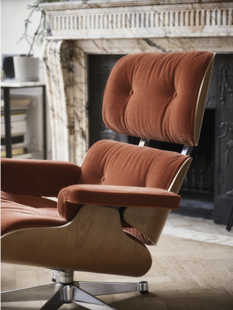 Vitra Eames Lounge Chair + Ottoman - Calma Brandy/Kersen Naturel Gelakt/Gepolijst Aluminium