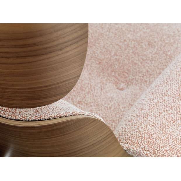 Vitra Eames Lounge Chair + Ottoman - Nubia Ivory Peach/Notenhout Naturel Gelakt/Gepolijst Aluminium