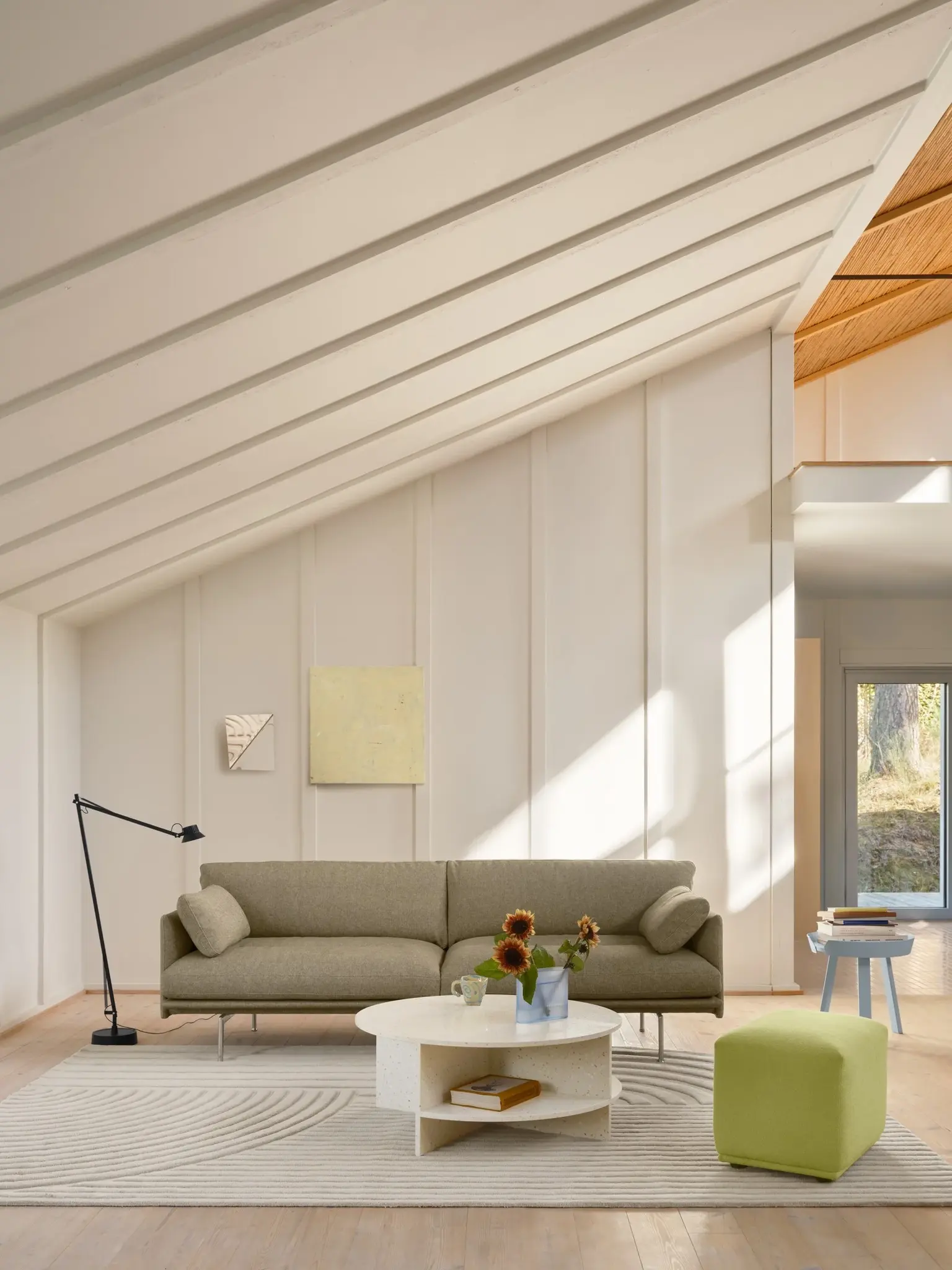 Muuto Dedicate Floor Lamp - Black