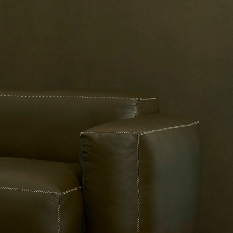 HAY Mags Soft Low 2,5 Seater comb 1 - Sense Forest/Beige Stiches