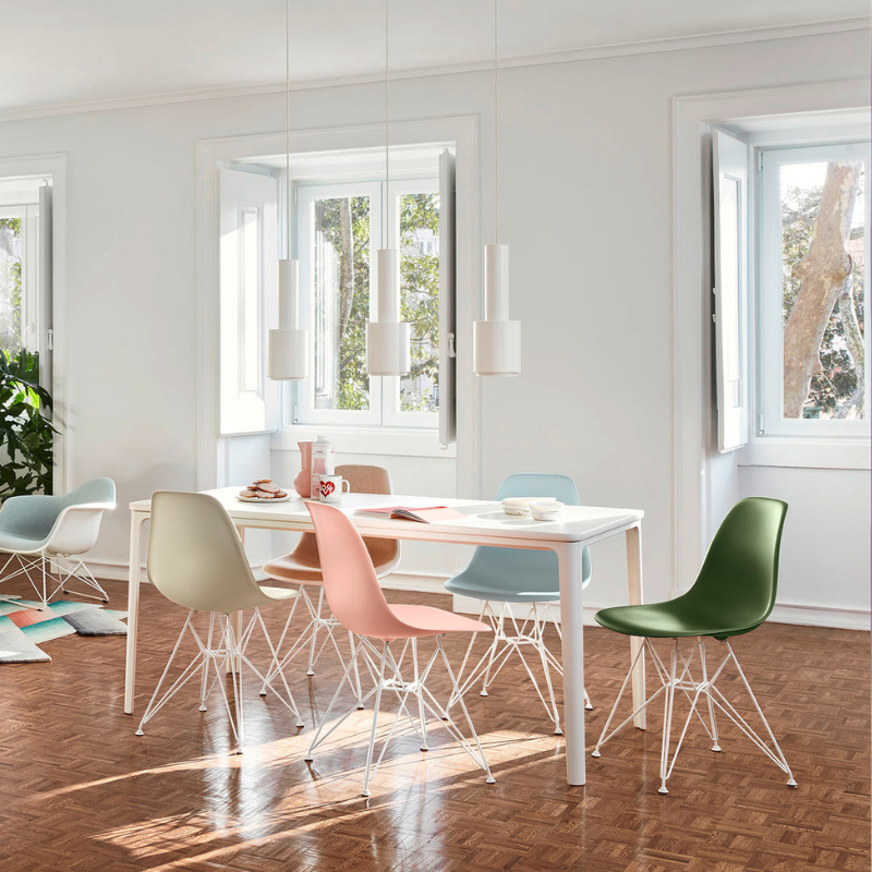 Vitra Eames Plastic Side Chair RE DSR - Zwart Gepoedercoat Onderstel