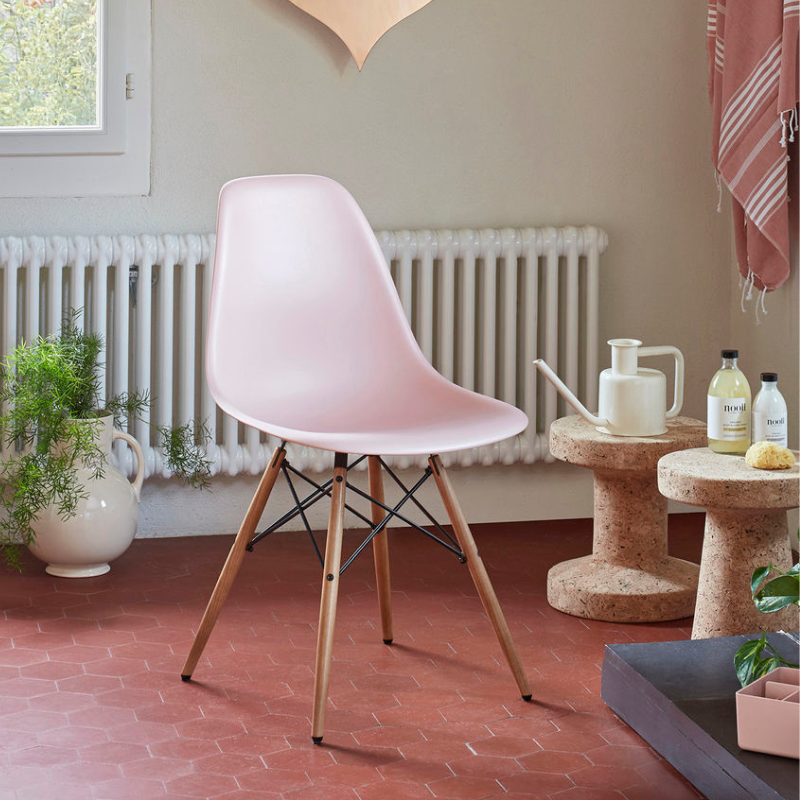 Vitra Eames Plastic Side Chair RE DSW - Esdoorn Goud Onderstel
