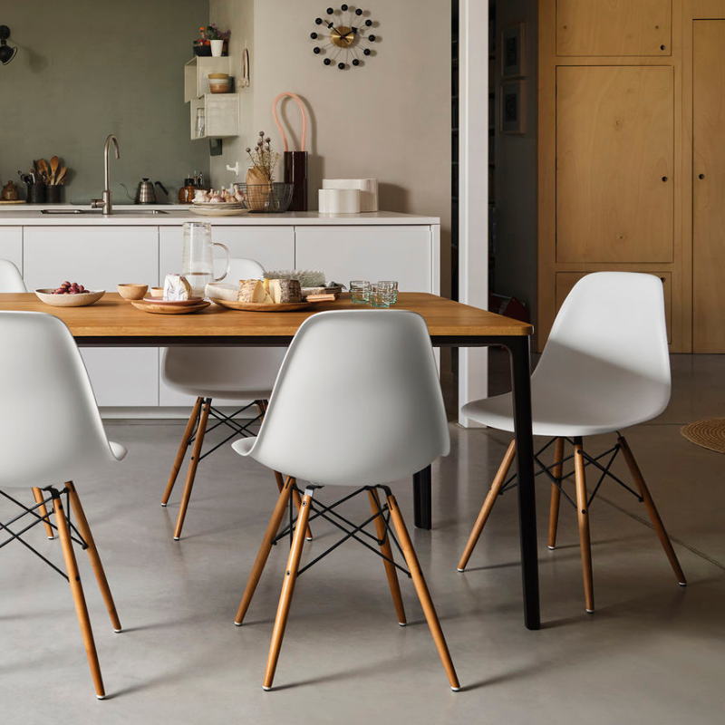 Vitra Eames Plastic Side Chair RE DSW - Esdoorn Donker Onderstel